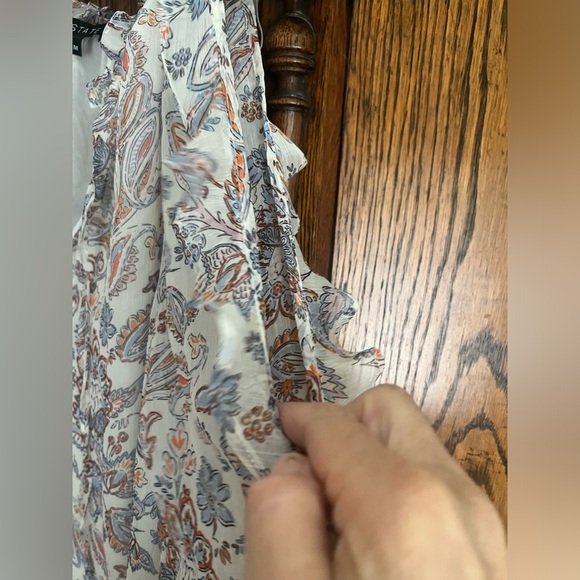 1. State Paisley Print Ruffle long Sleeve Cold Shoulder Blouse medium - Picture 3 of 7